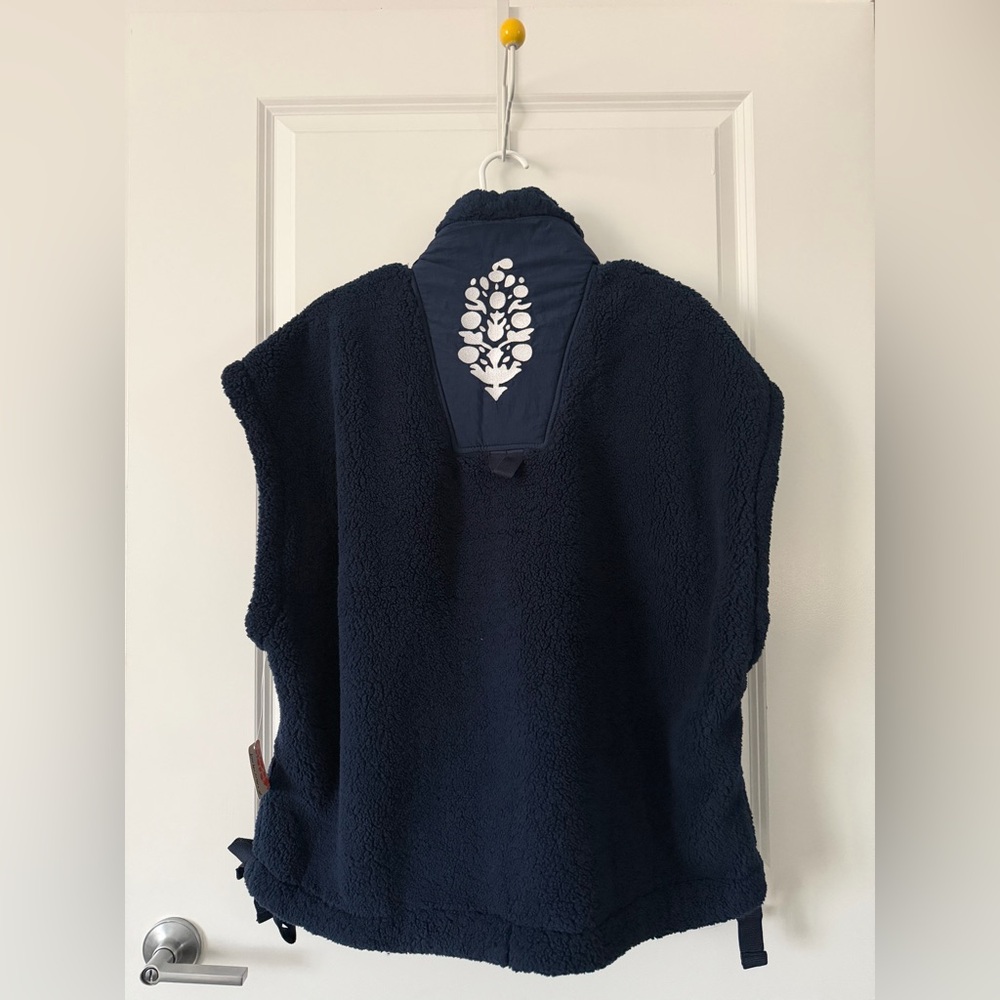 Free people _Fp movement_Scout it out vest with big logo_ Navy - Picture 2 of 6